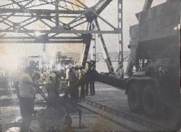 Coulée de béton sur le chantier du pont Champlain