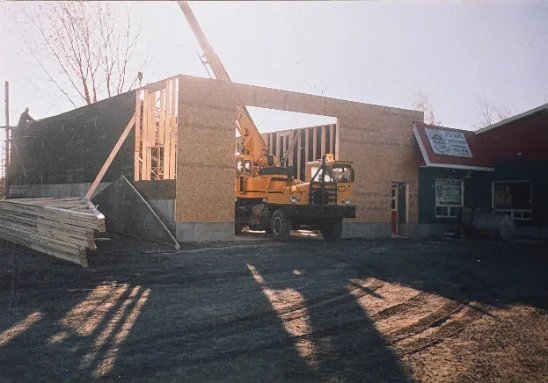 Construction du garage adjacent au bureau, 1996